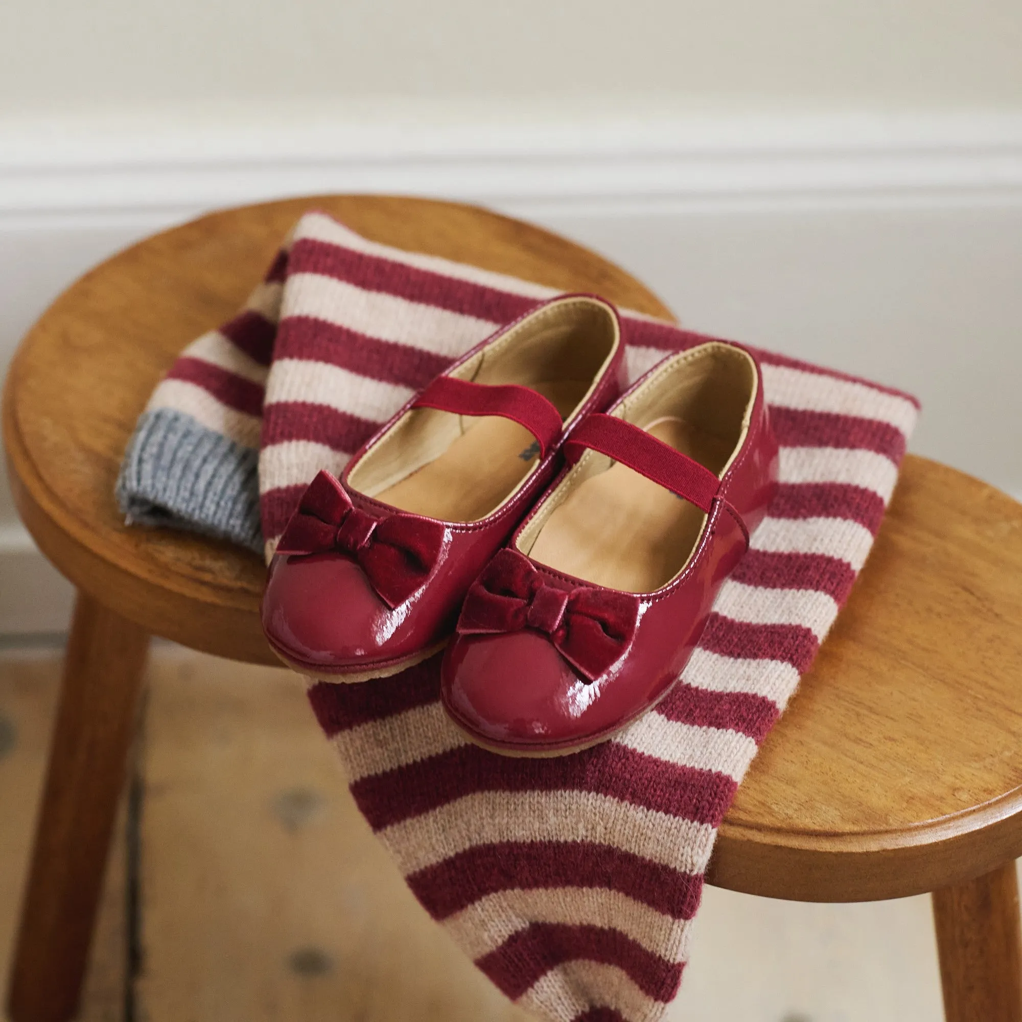 Knitted Christmas Hat - red stripe